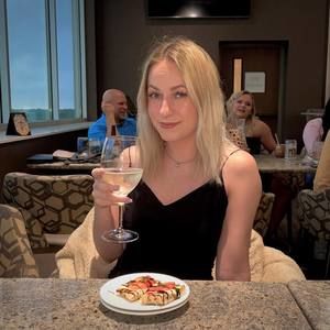 Meet your Posher, Alexandra